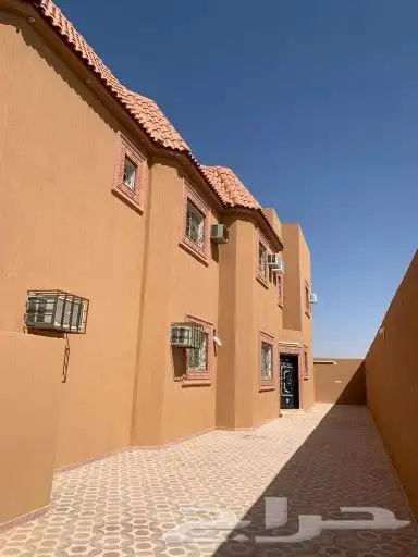 دور وشقتين للبيع القويعيه حي المروج 0