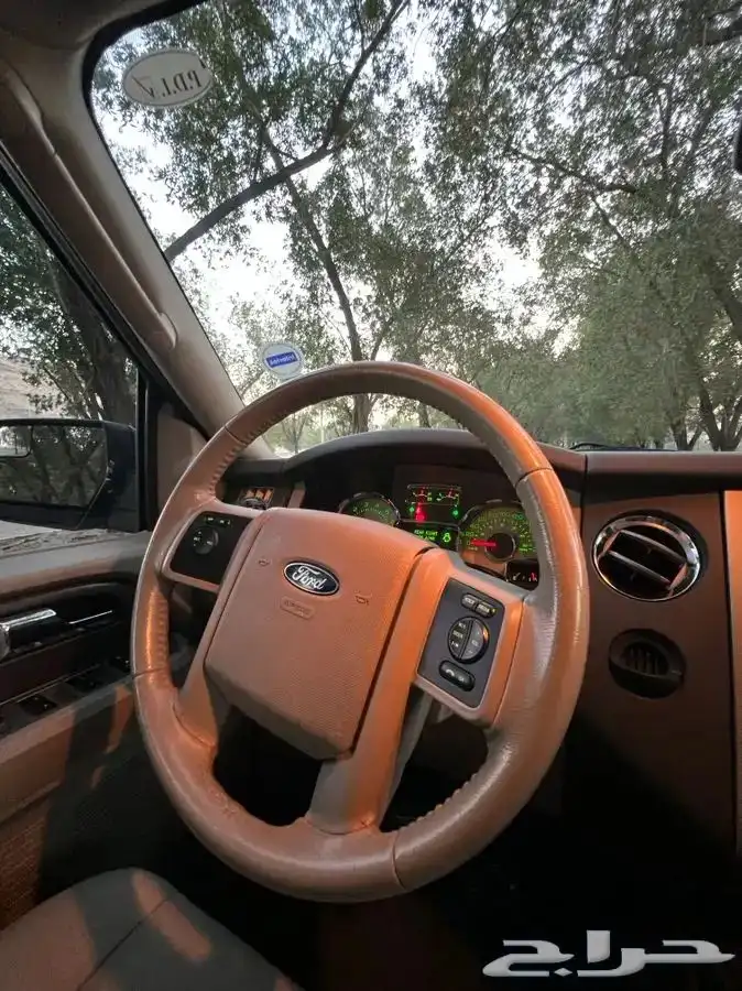 تم البيع مخزن اكسبيديشن 2013 عداد 71 الف كم توكيلات الجزيرة 25