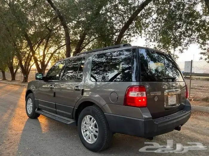 تم البيع مخزن اكسبيديشن 2013 عداد 71 الف كم توكيلات الجزيرة 1