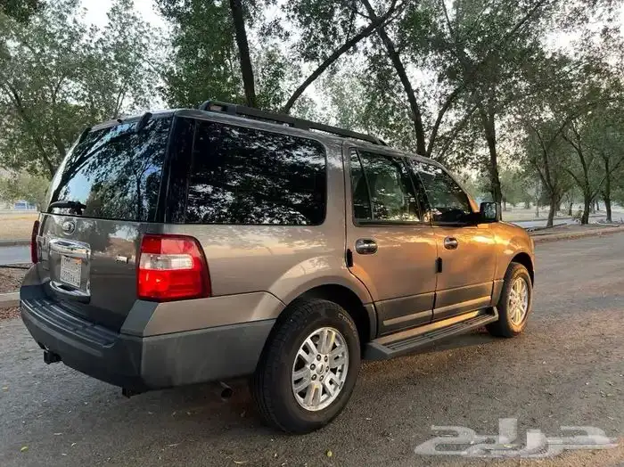 تم البيع مخزن اكسبيديشن 2013 عداد 71 الف كم توكيلات الجزيرة 79