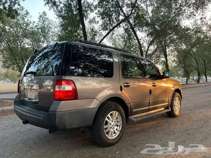 تم البيع مخزن اكسبيديشن 2013 عداد 71 الف كم توكيلات الجزيرة 0