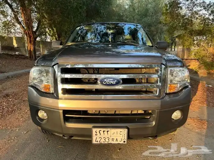 تم البيع مخزن اكسبيديشن 2013 عداد 71 الف كم توكيلات الجزيرة 4