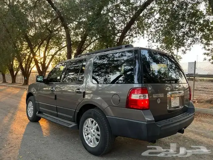 تم البيع مخزن اكسبيديشن 2013 عداد 71 الف كم توكيلات الجزيرة 8