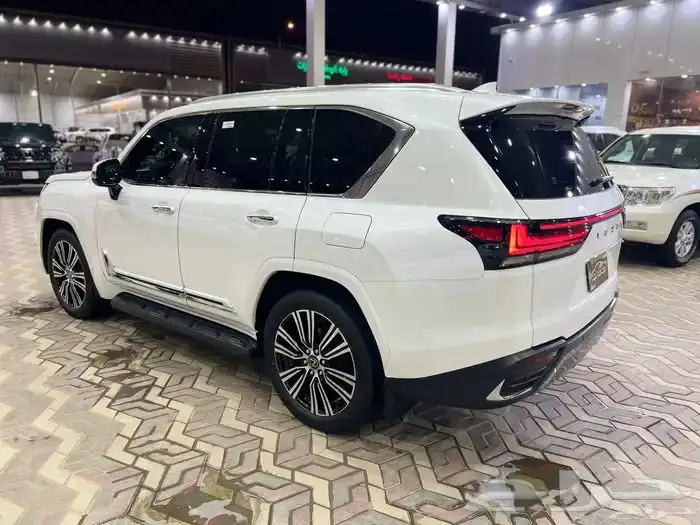 جيب لكزس 2024 LX600 BB ماشي 9500 كيلوا قمة فالنظافة 3