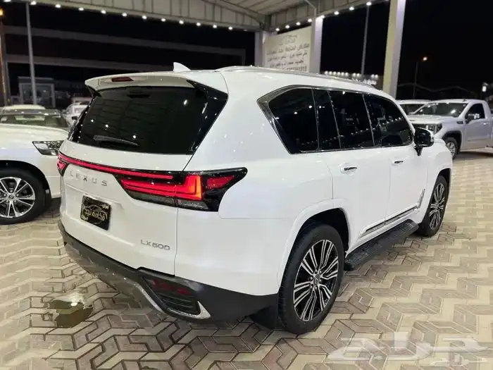 جيب لكزس 2024 LX600 BB ماشي 9500 كيلوا قمة فالنظافة 4