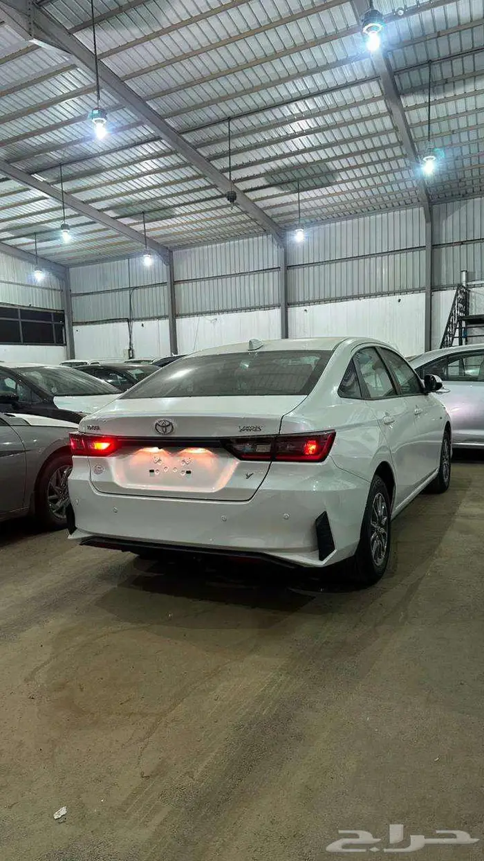 تويوتا يارس y ستاندر 2026 3