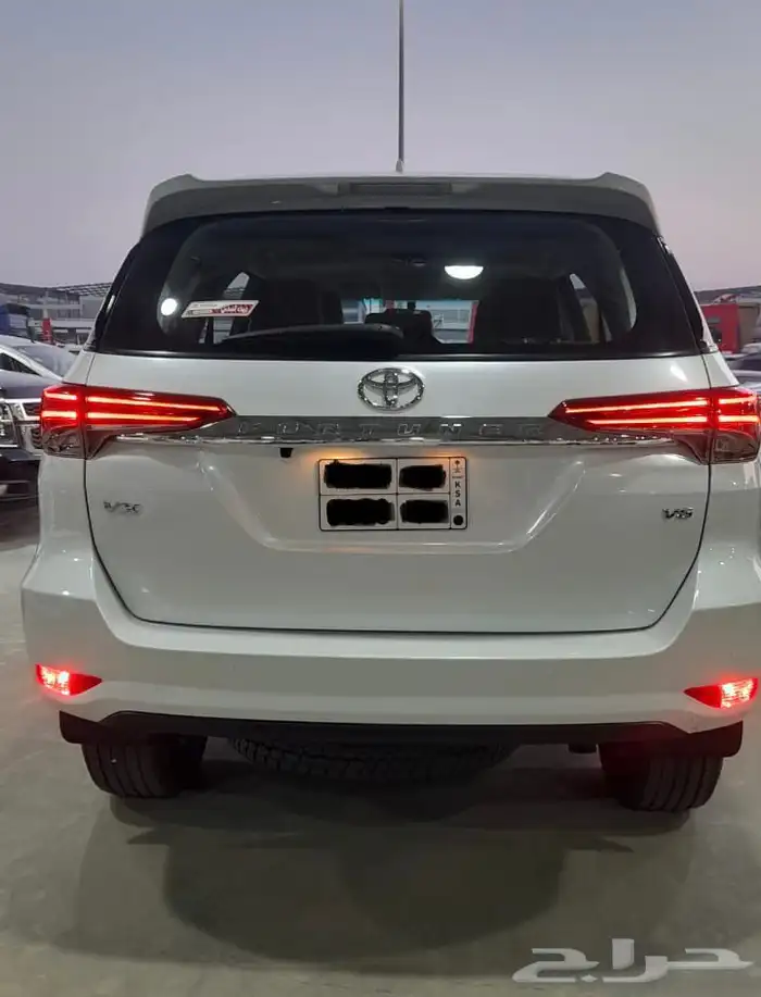 فورتشنر 2023 VX 6سلندر بدي وكالة ممشى قليل 6