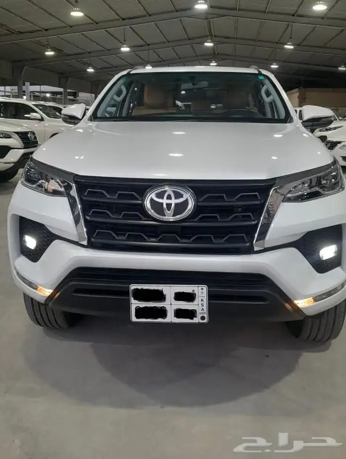 فورتشنر 2023 VX 6سلندر بدي وكالة ممشى قليل 3