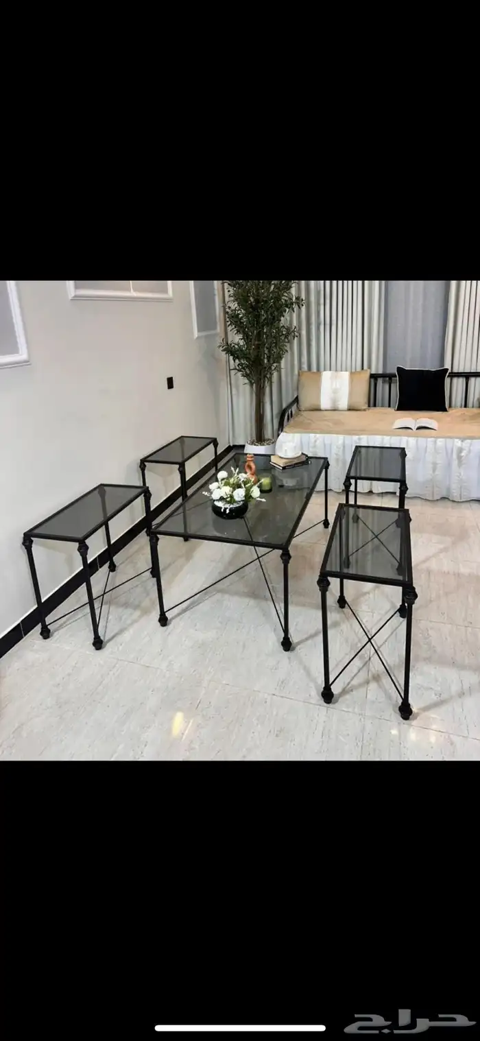 طاولة مع 4 خدمه 0