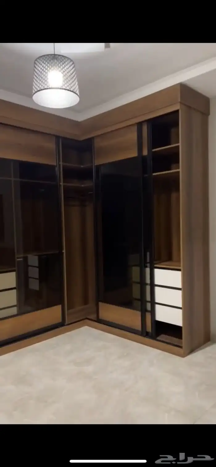 غرفة ملابس 1