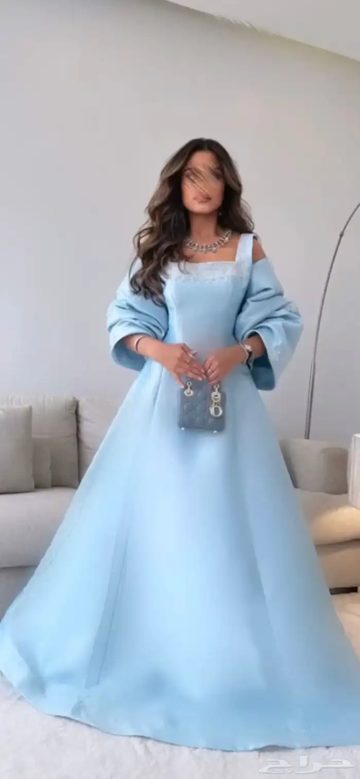 فستان نظيف من مصممه معروفه 0