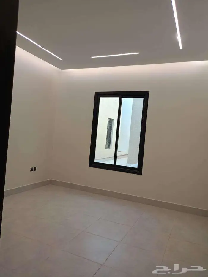 تاون هاوس مميز للبيع   الجنادرية 10