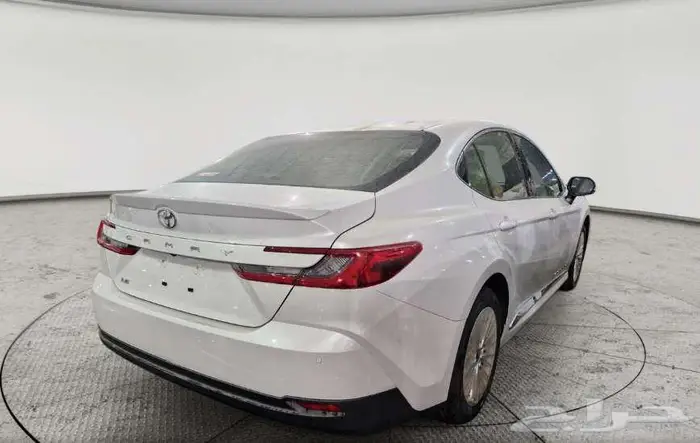 تويوتا كامرى LE موديل 2025 عرض العيد الوطنى 1