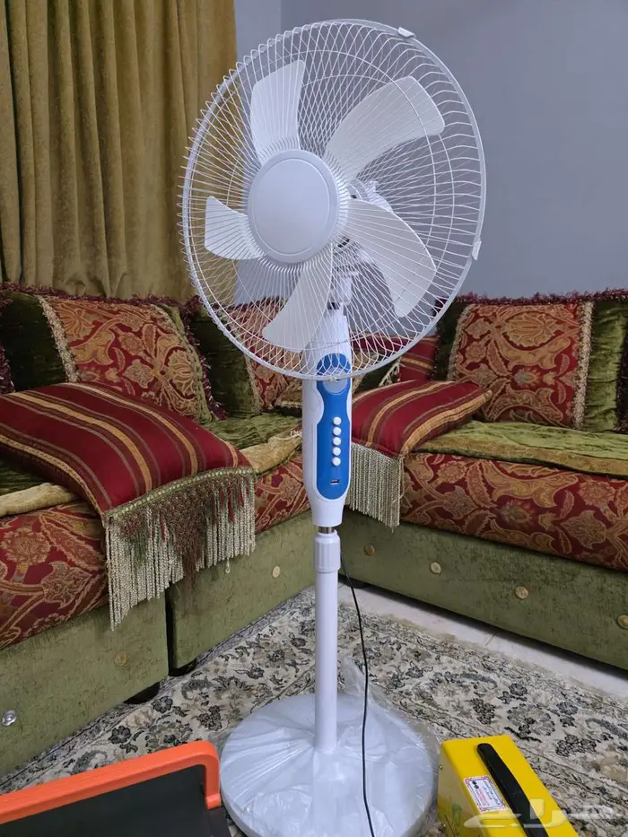 المروحة الاقتصادية عبر جهاز الطاقة الشمسية 3