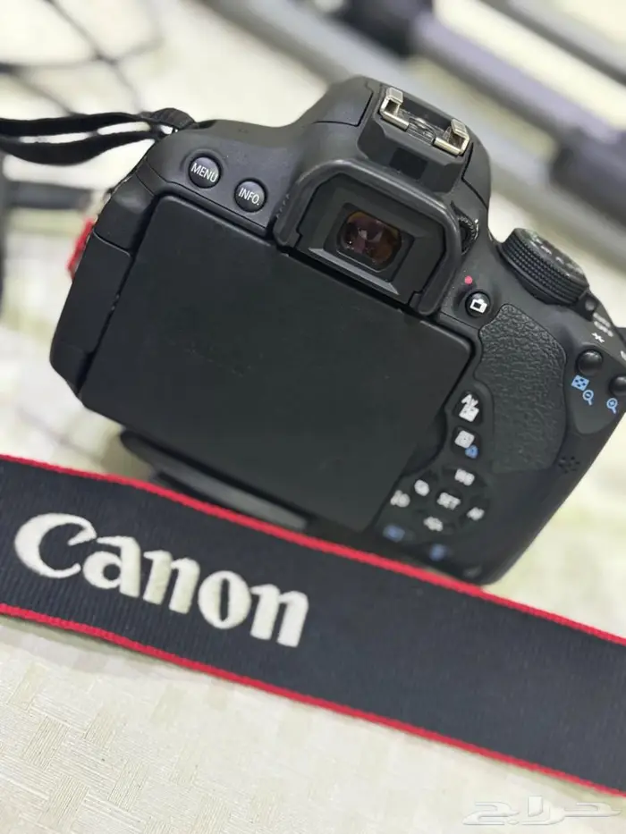 كاميرا كانون D700 مع طابعة صور كانون 2