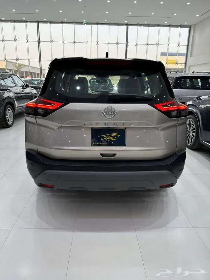 نيسان اكس تريل SV بلس 2025 كاش وتقسيط جميع البنوك 4