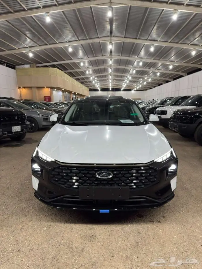 عرض خاص فورد تورس امبيانتي 2026 اسود 1