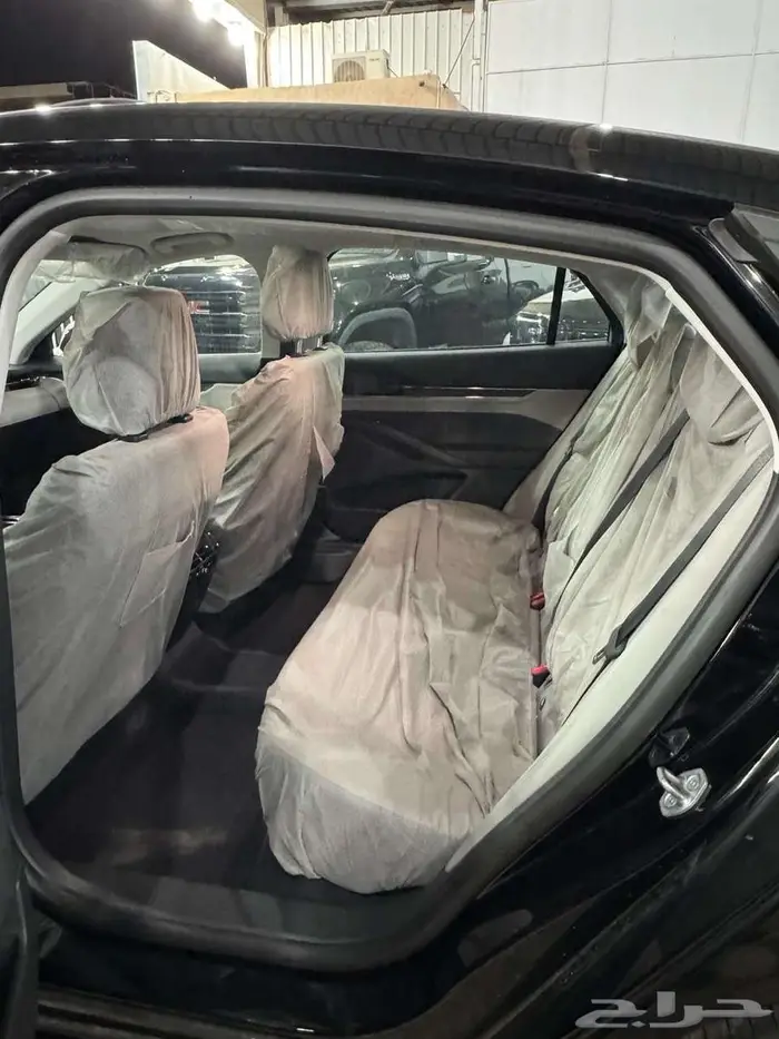 عرض خاص فورد تورس امبيانتي 2026 اسود 9