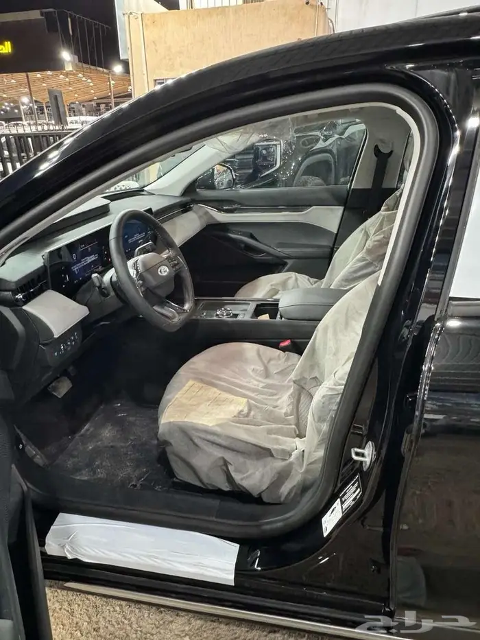 عرض خاص فورد تورس امبيانتي 2026 اسود 5