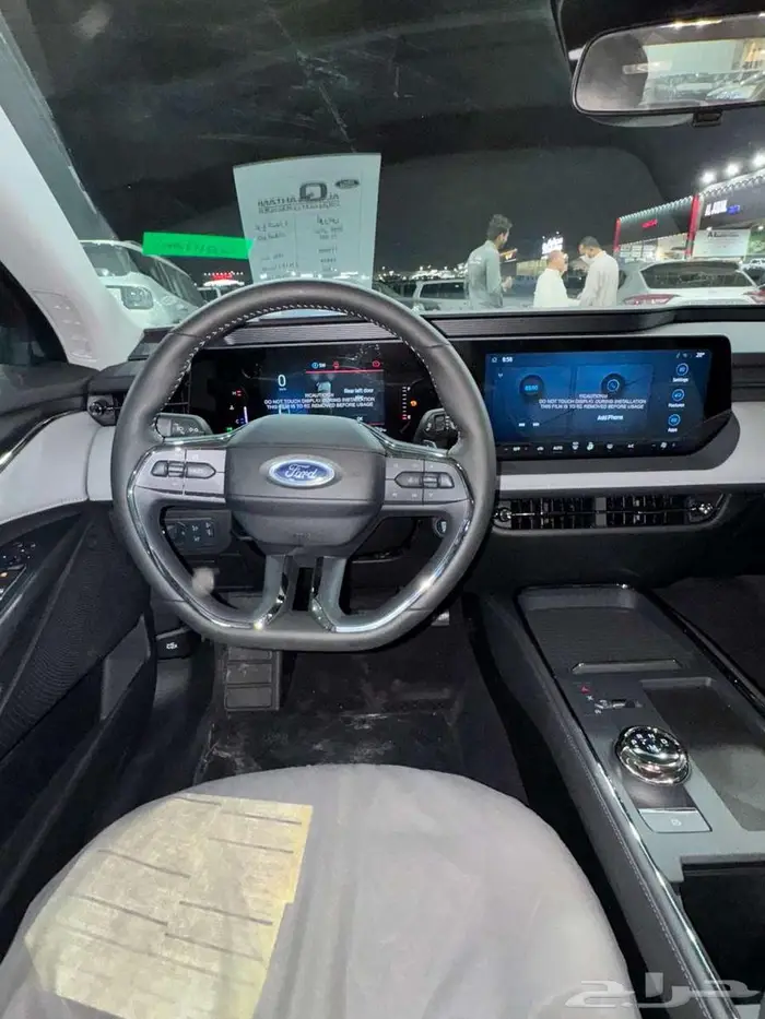 عرض خاص فورد تورس امبيانتي 2026 اسود 7