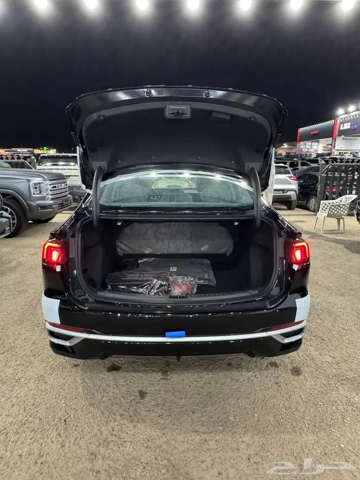 عرض خاص فورد تورس امبيانتي 2026 اسود 12