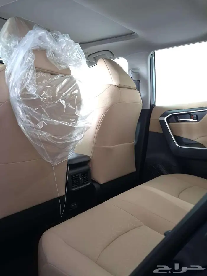 عرض تويوتا راف فور نص فل دفع رباعي 2025 3