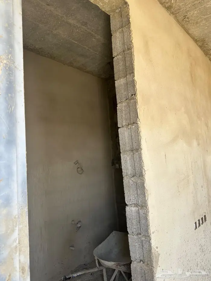 للبيع 3 شقق في فيلا حي المهدية 1