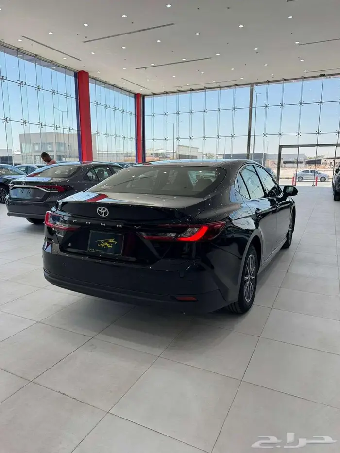 تويوتا كامري ستاندر E بنزين 2025 3