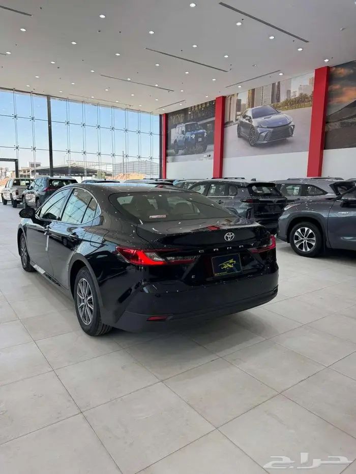 تويوتا كامري ستاندر E بنزين 2025 6