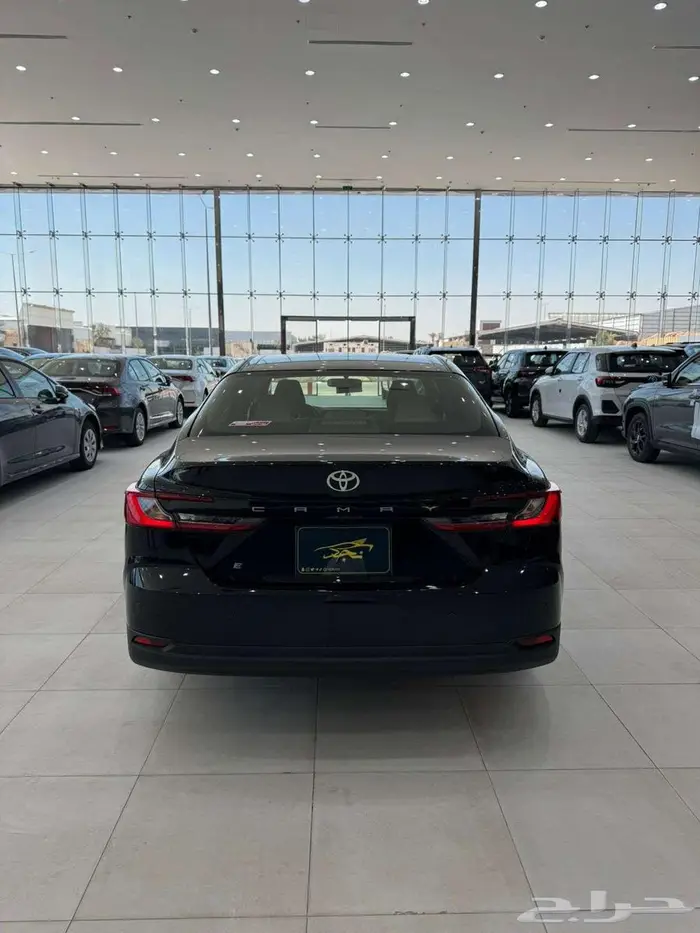 تويوتا كامري ستاندر E بنزين 2025 4