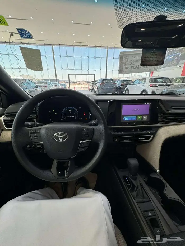 تويوتا كامري ستاندر E بنزين 2025 7