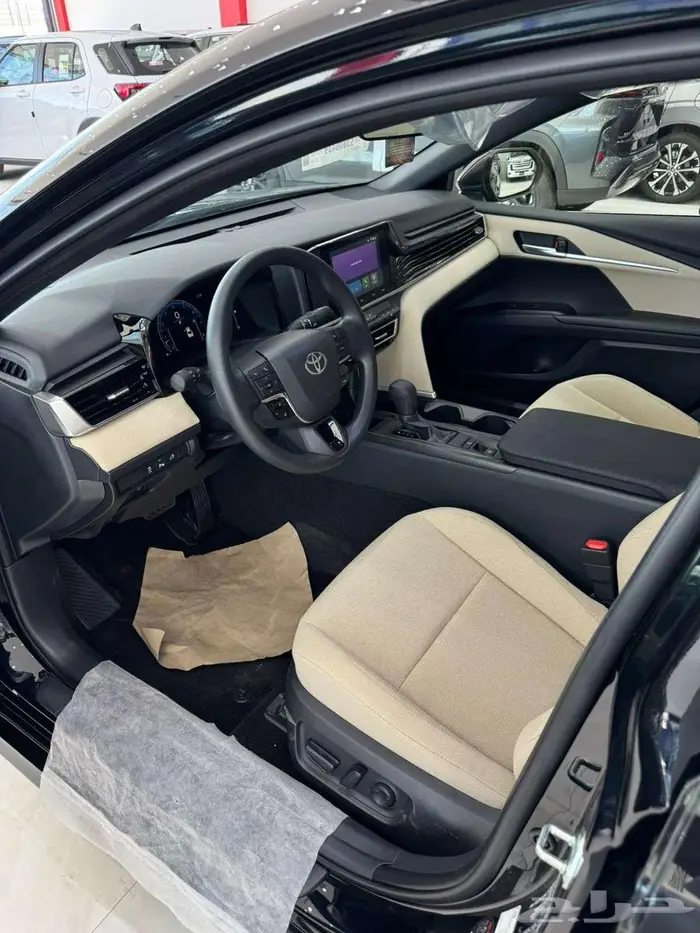 تويوتا كامري ستاندر E بنزين 2025 12