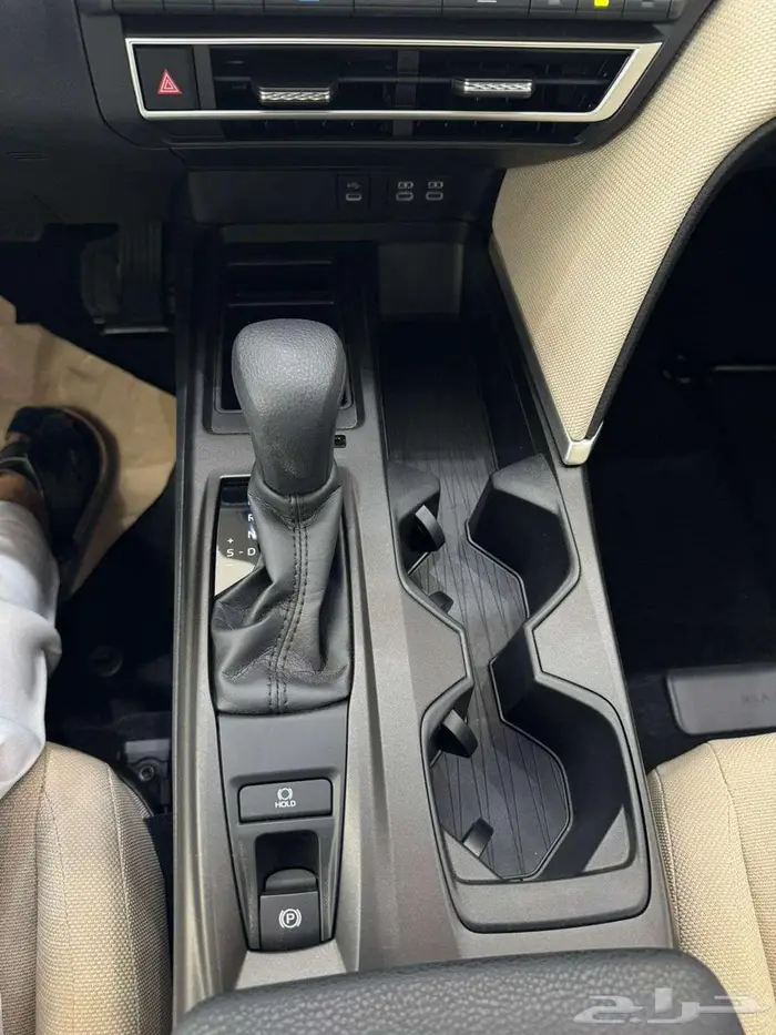 تويوتا كامري ستاندر E بنزين 2025 9