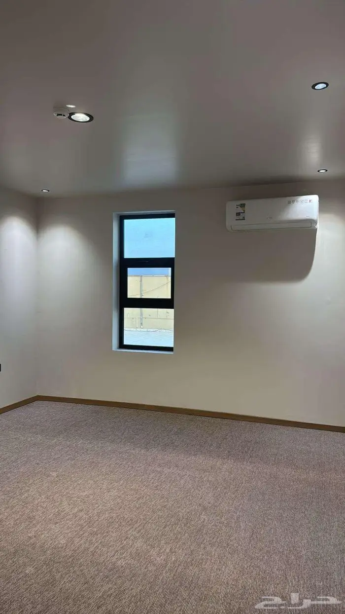 للايجار مكاتب جديدة مجهزة طريق انس بن مالك بجوار محطة المترو 8