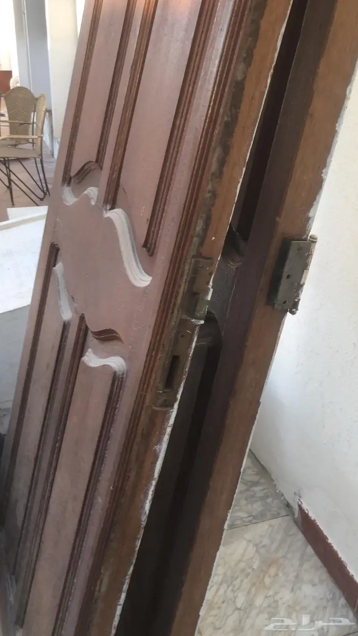 باب خشب نوع ( اوك) مع البرواز 0