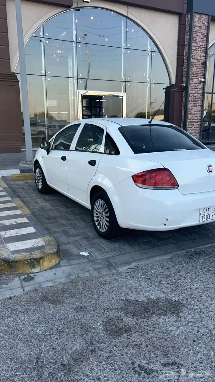 سيارة فيات لينيا 4