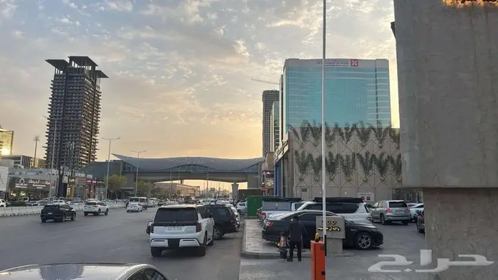 للايجار مكاتب جديدة مجهزة طريق انس بن مالك بجوار محطة المترو 9