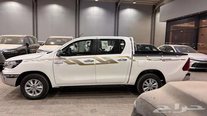 هايلكس GLX2 2025 وارد الساير بنزين 4