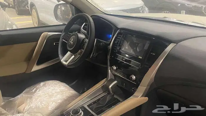 ميتسوبيشي مونتيرو ستاندر LL موديل 2025 بنزين 8