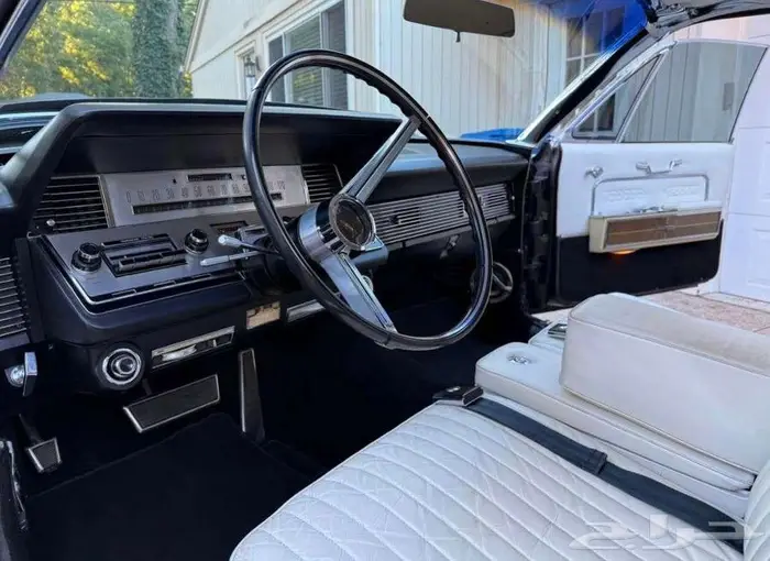 للبيع لنكون موديل 1966 Lincoln continental Sedan 4D 8
