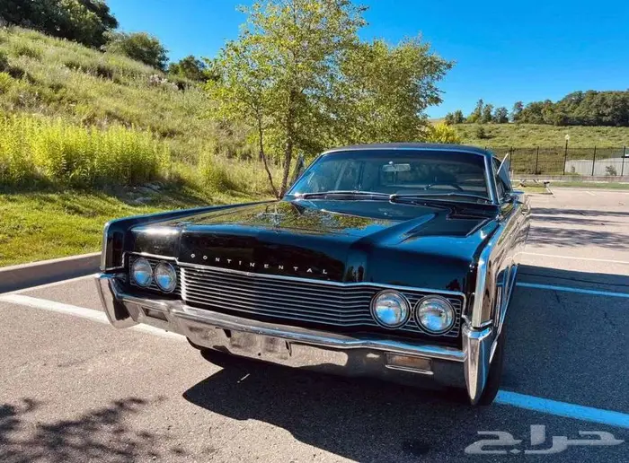 للبيع لنكون موديل 1966 Lincoln continental Sedan 4D 5