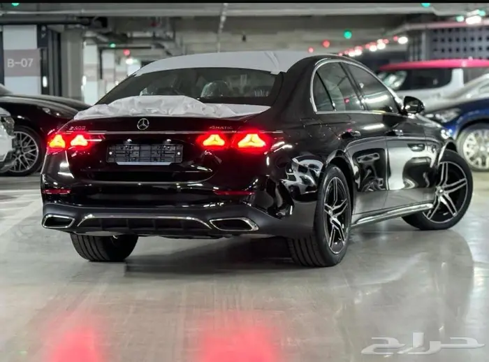 مرسيدس E300 AMG 2025 اصفار متوفر الوان عرض جديد على السعر 2