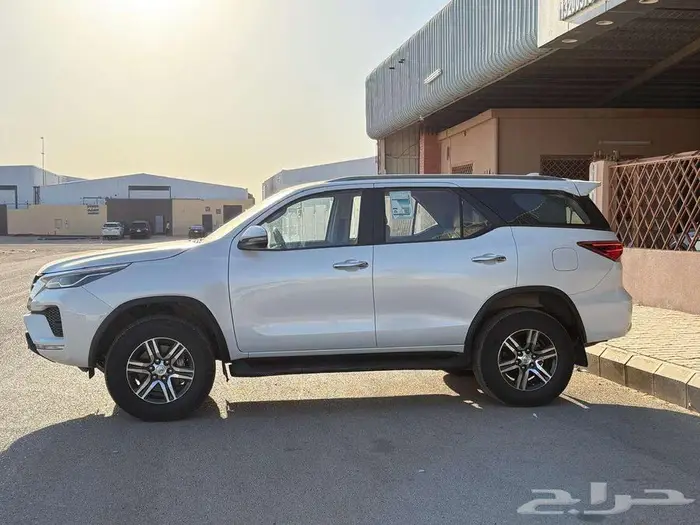 تويوتا فورتشنر VX1 دبل بنزين موديل 2023 ممشى 47000 3