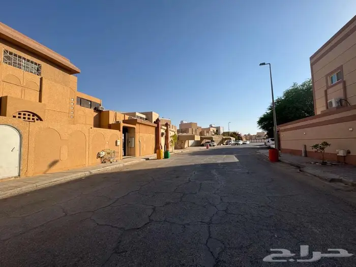 للبيع فلة شمال مدينة بريدة حي الإسكان مفصولة دورين 3