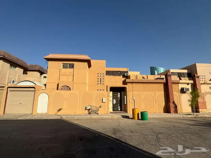 للبيع فلة شمال مدينة بريدة حي الإسكان مفصولة دورين 0