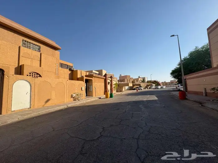 للبيع فلة شمال مدينة بريدة حي الإسكان مفصولة دورين 1