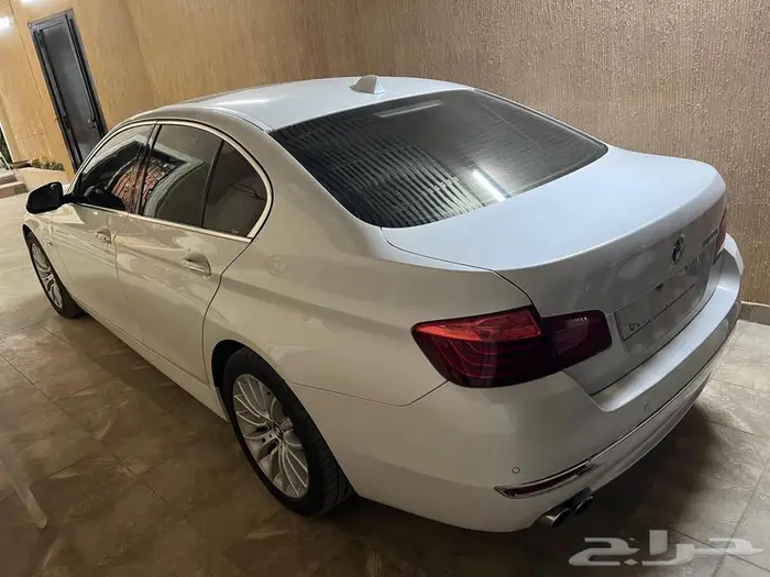بي ام دبليو الفئة الخامسة لاكجري مخزنة 520 موديل 2015 2