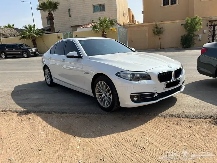 بي ام دبليو الفئة الخامسة لاكجري مخزنة 520 موديل 2015 0