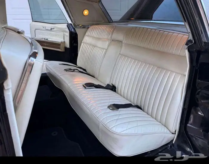 للبيع لنكون موديل 1966 Lincoln continental Sedan 4D 7