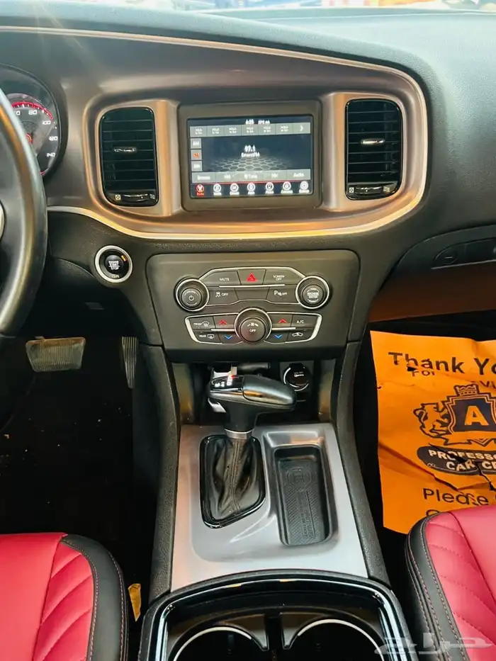 دودج تشارجر امريكي موديل 2022 موجودة بدبي 5